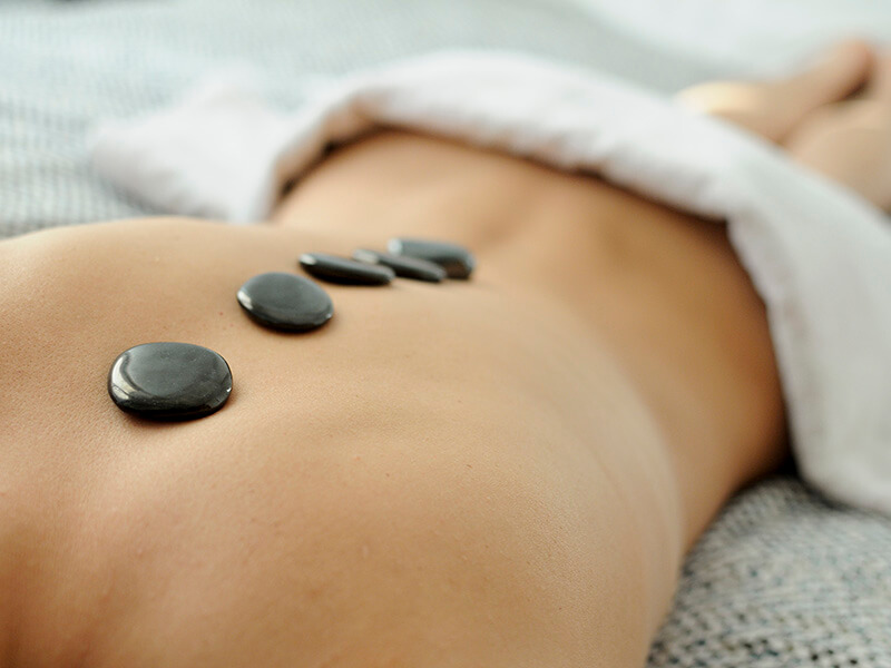 Manualna terapija in masaže Bruno Modno frizerstvo Frizerski salon Yvonne Hot stone - masaža z vročimi kamni 2 800x600
